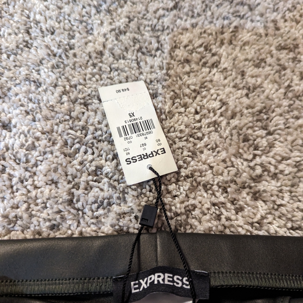 Express faux leather pant - Picture 4 of 8